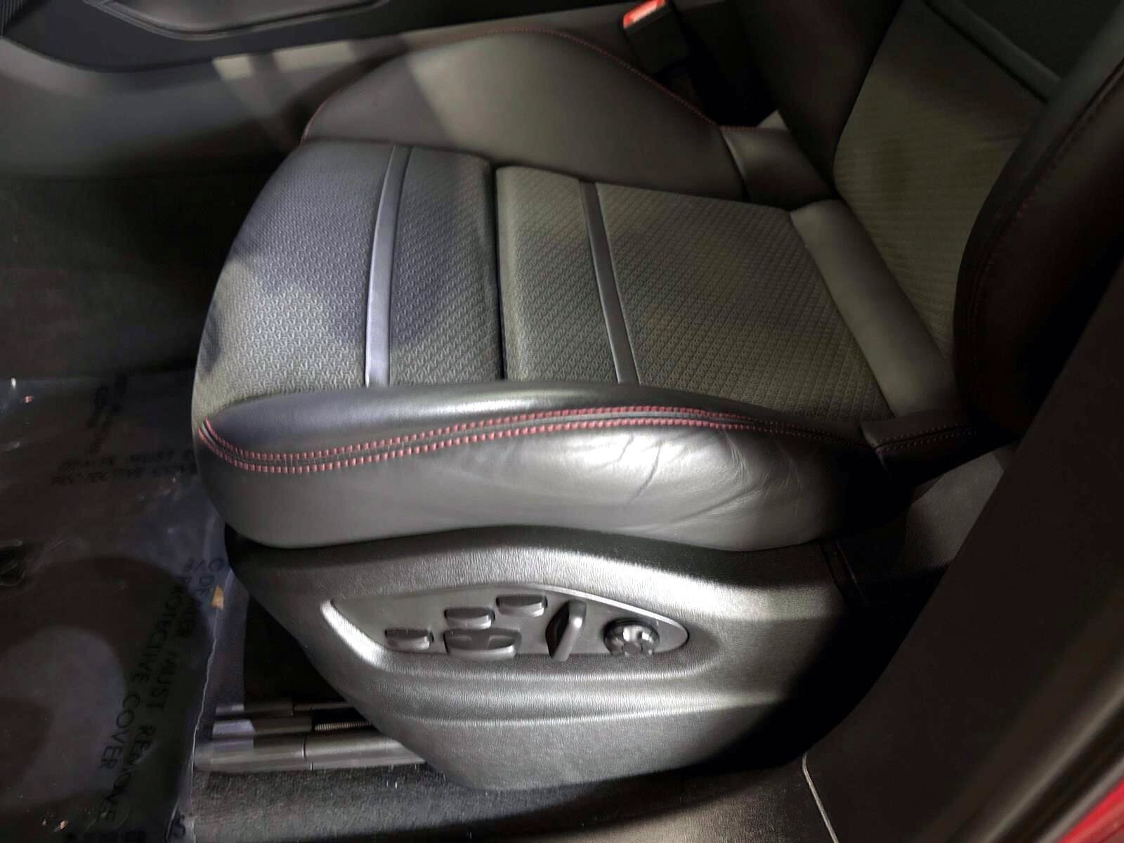 Used 2025 Porsche Cayenne GTS AWD/4WD image 21