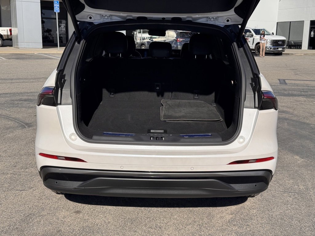 Used 2025 Lincoln Nautilus Premier w/ Jet Appearance Package image 13