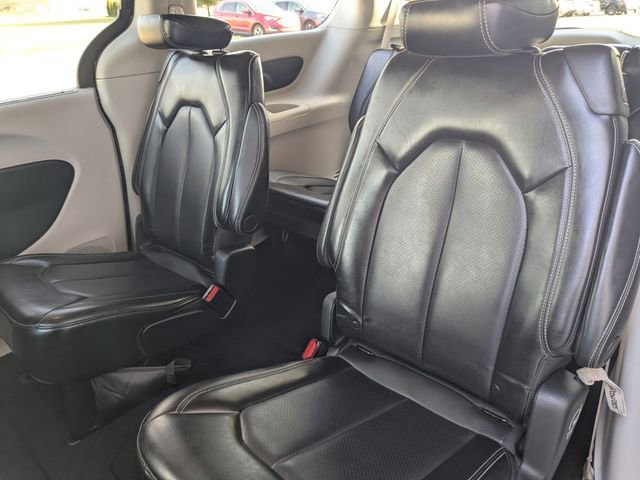 Used 2023 Chrysler Pacifica Touring-L FWD image 27