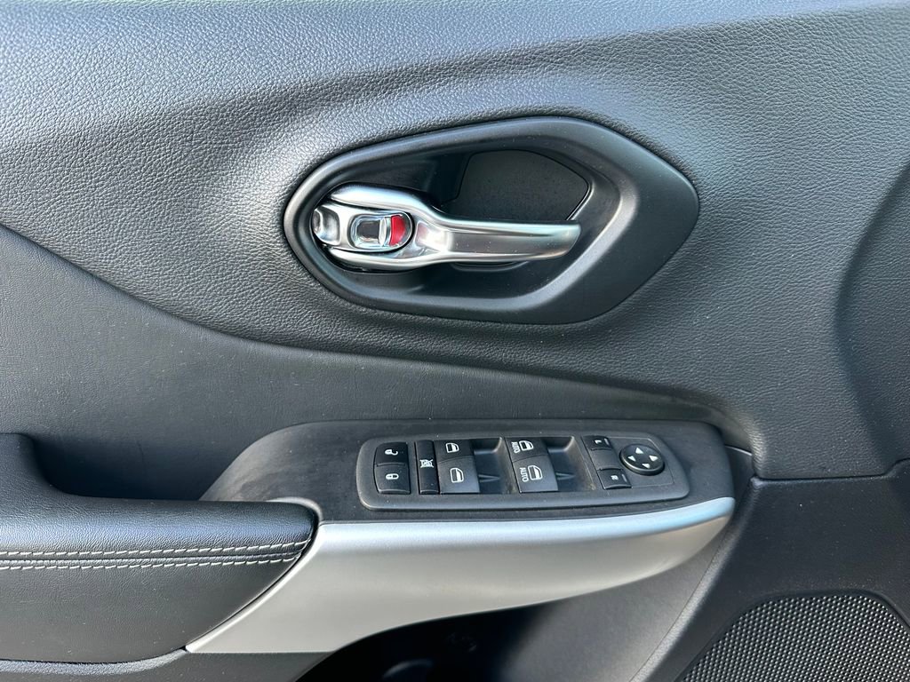 Used 2022 Jeep Cherokee Latitude w/ Sun & Sound Group image 64