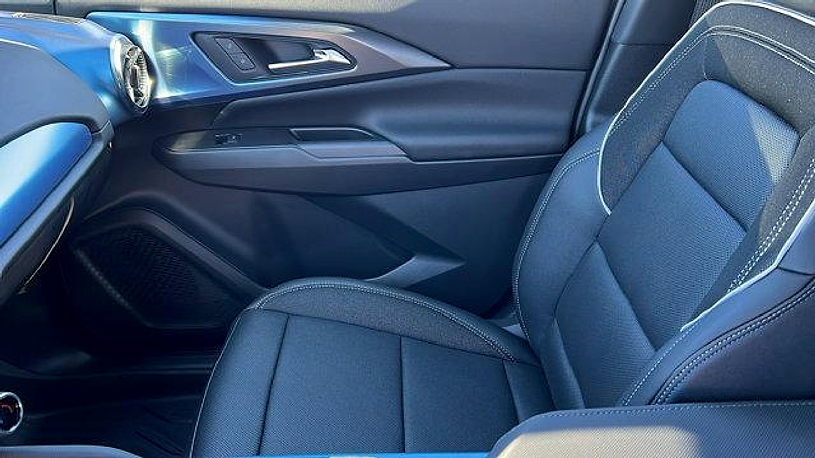 New 2026 Chevrolet Equinox EV LT image 19