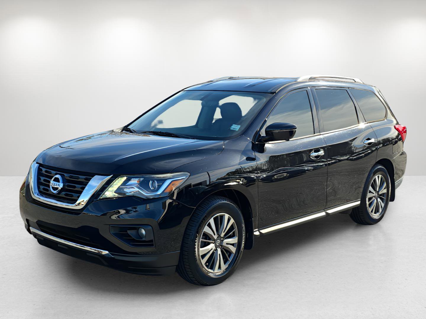Used 2018 Nissan Pathfinder SL image 1