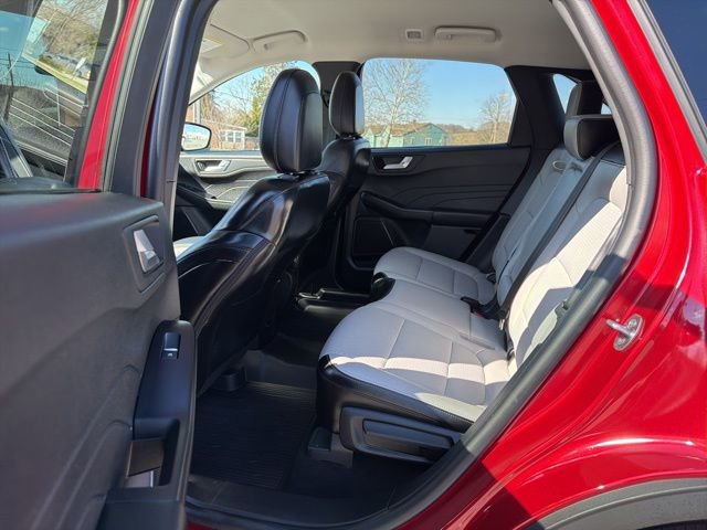 Used 2025 Ford Escape SE image 15