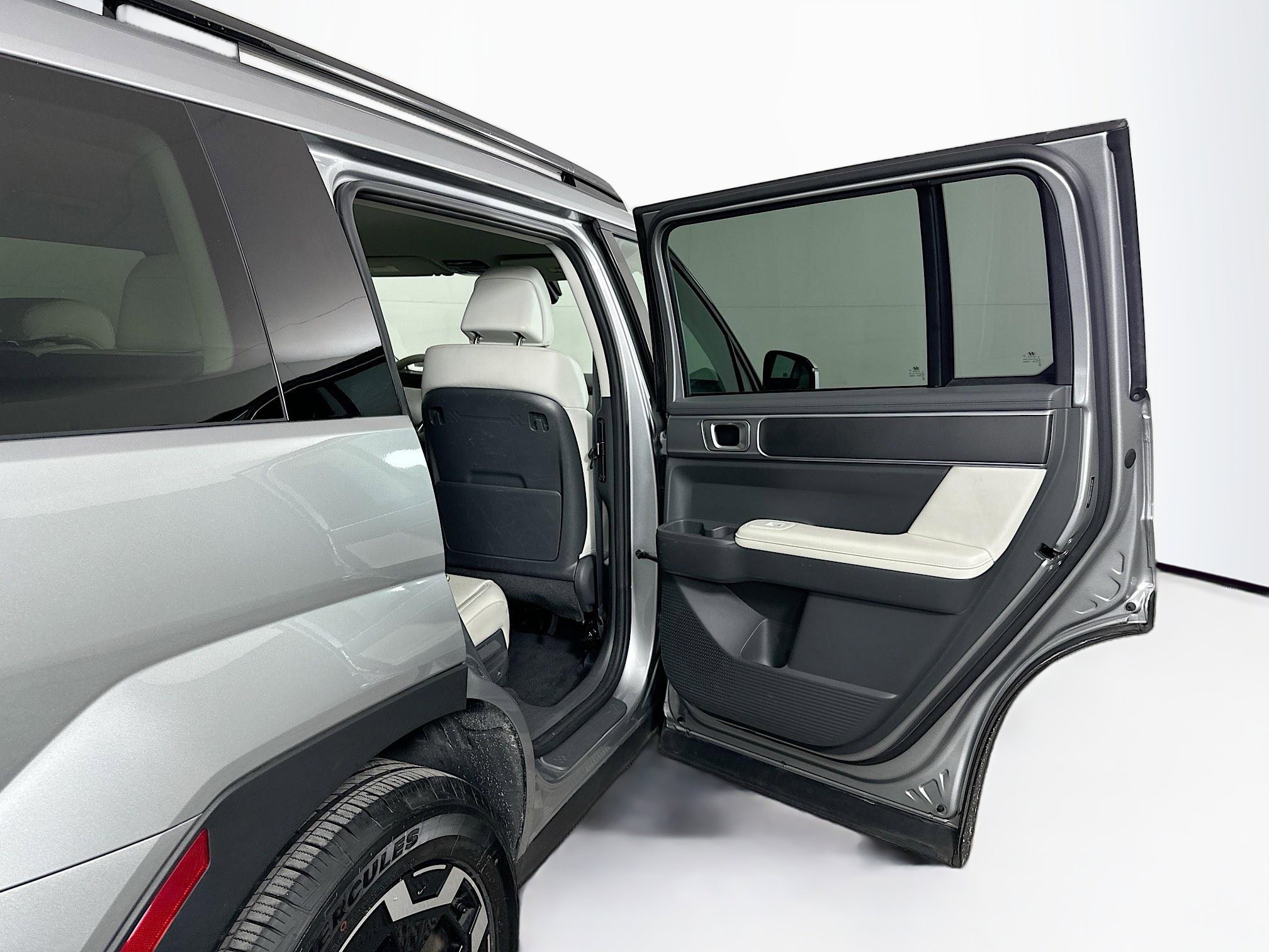 Used 2025 Hyundai Santa Fe SEL image 30