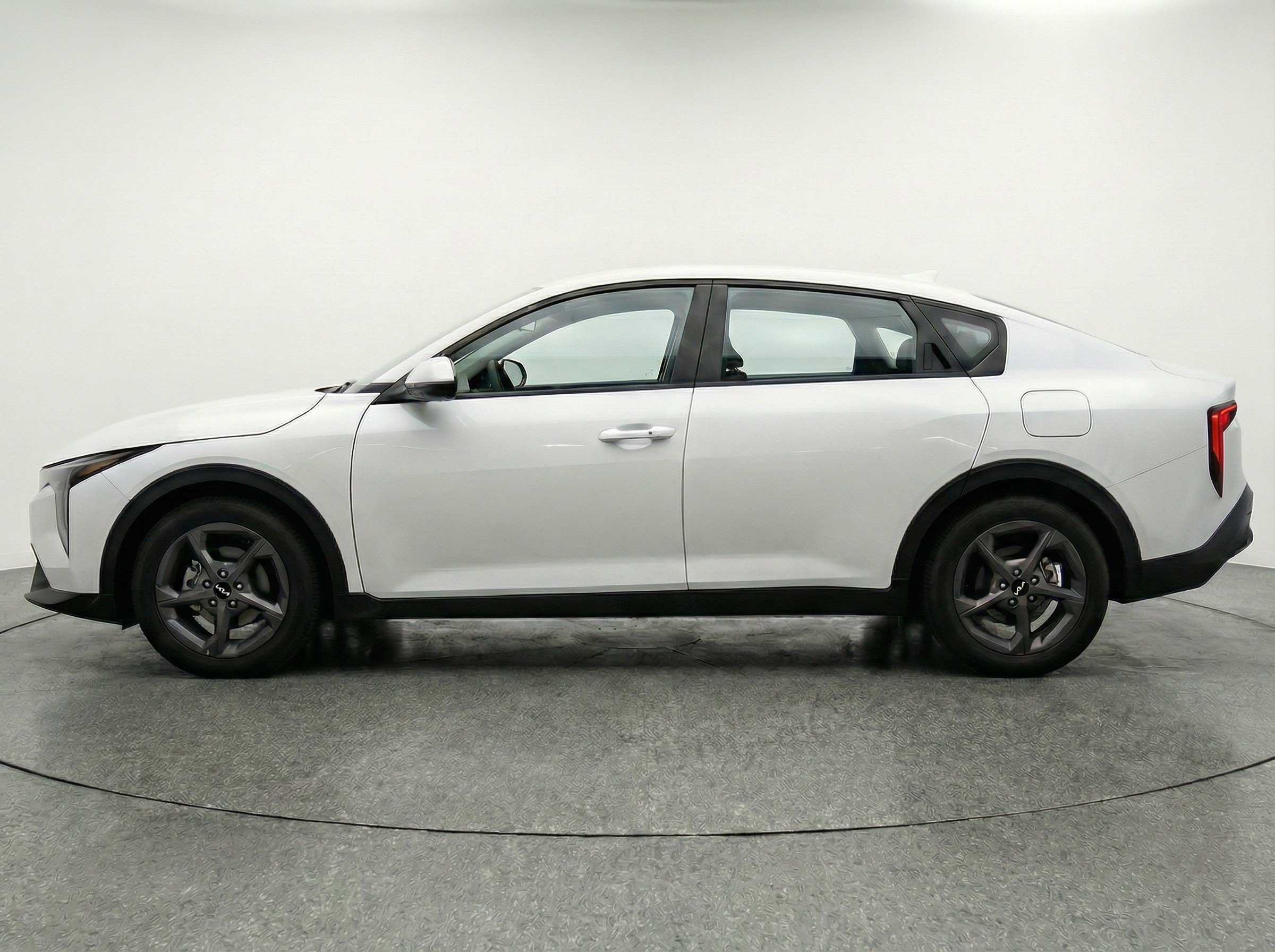 Used 2025 Kia K4 FWD image 5