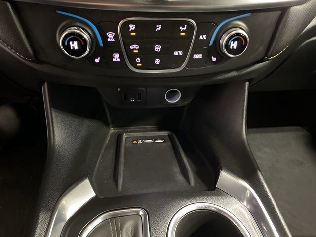 Used 2023 Chevrolet Traverse LT w/ Midnight/Sport Edition AWD/4WD image 19