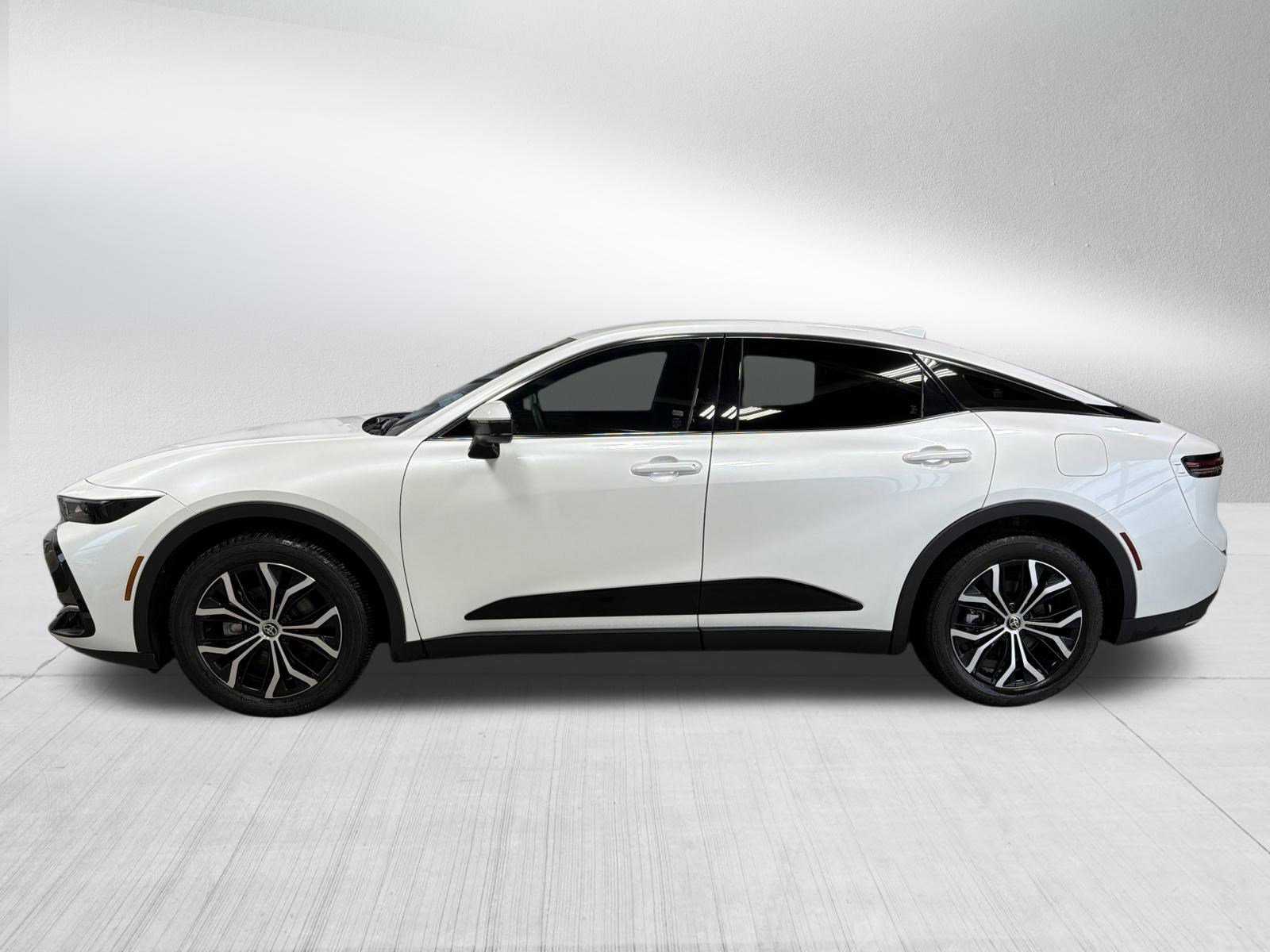 Used 2023 Toyota Crown XLE image 4