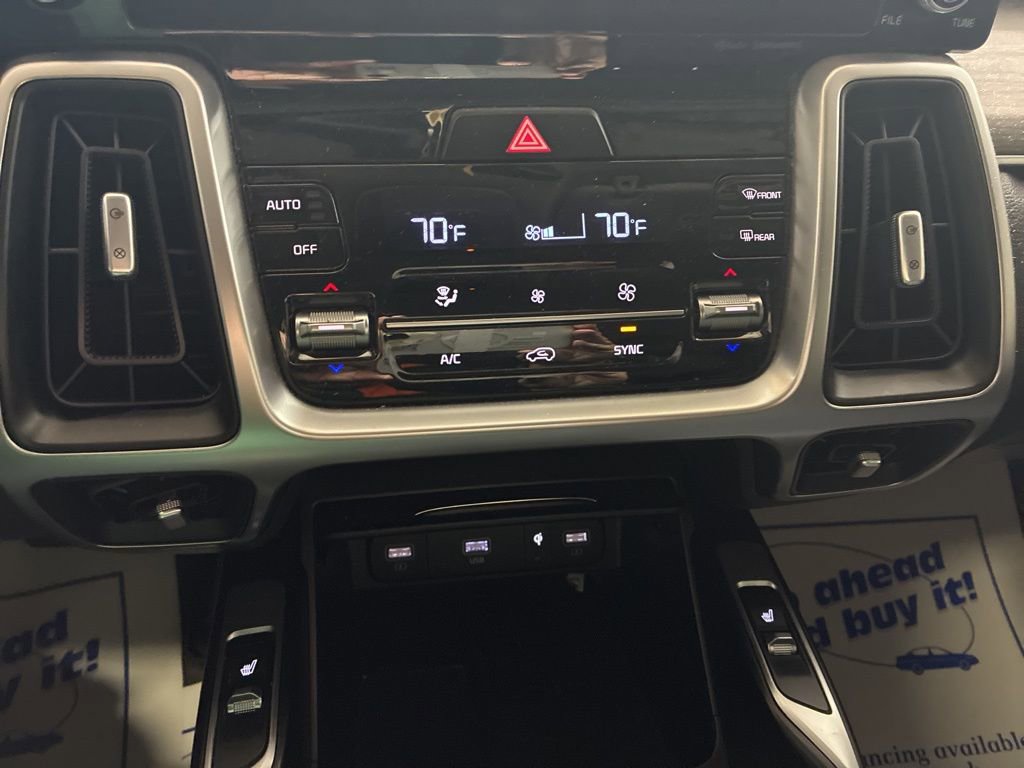 Used 2022 Kia Sorento EX image 11