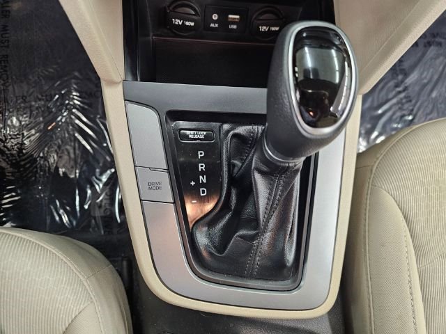 Used 2017 Hyundai Elantra SE w/ Cargo Package image 18