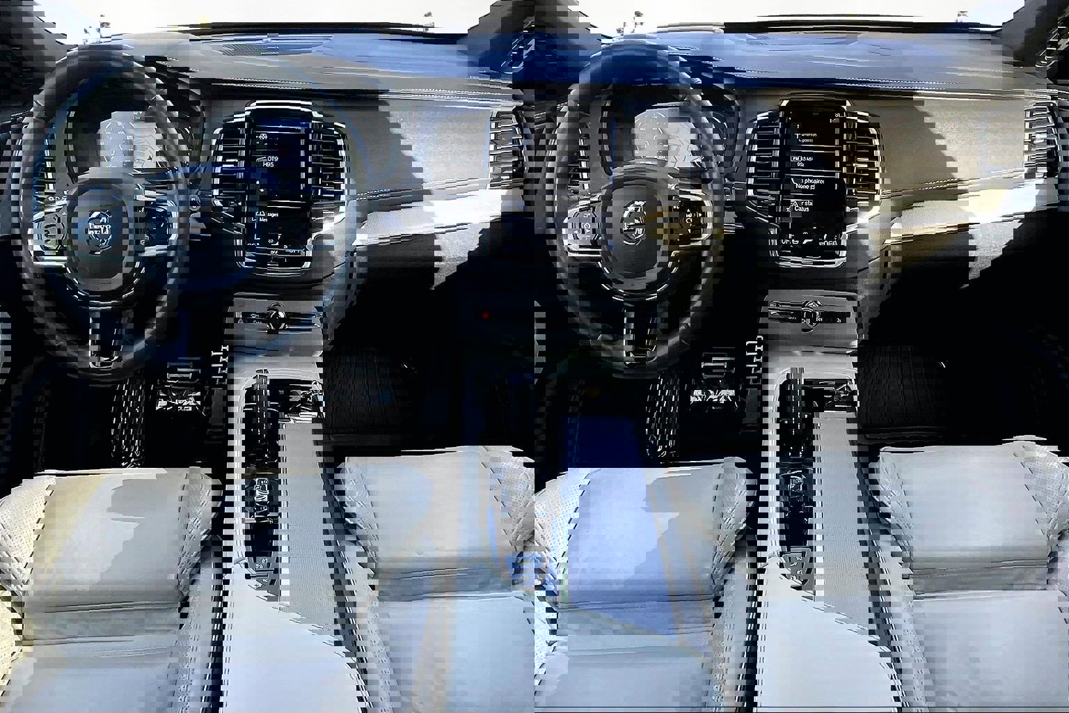 Used 2022 Volvo XC90 T8 R-Design w/ Advanced Package image 16