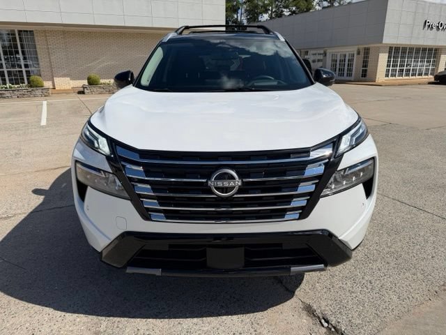 Used 2025 Nissan Rogue Platinum w/ Platinum Premium Package FWD image 3