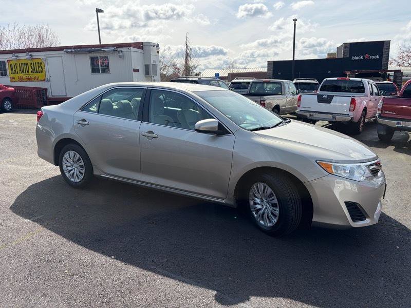 Used 2014 Toyota Camry LE FWD image 3