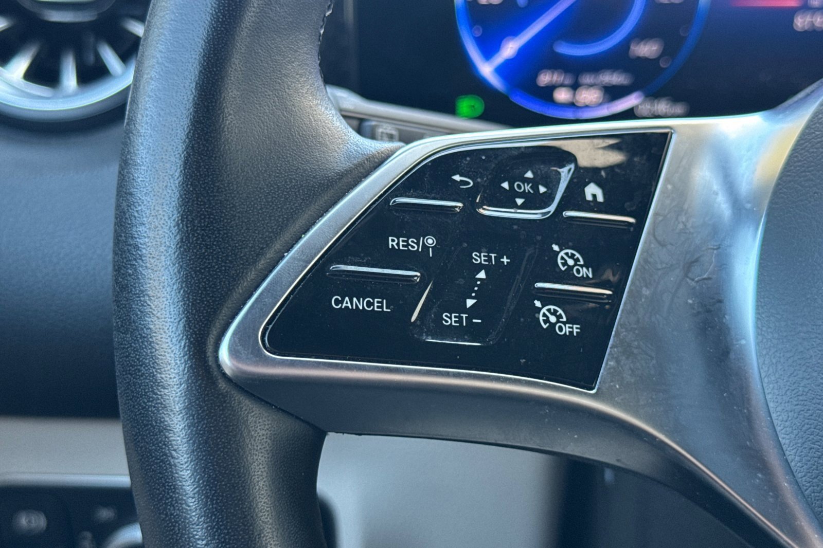 Used 2024 Mercedes-Benz EQB 250+ image 30