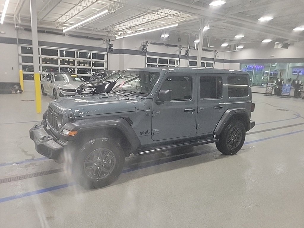 Used 2024 Jeep Wrangler Sport S image 3
