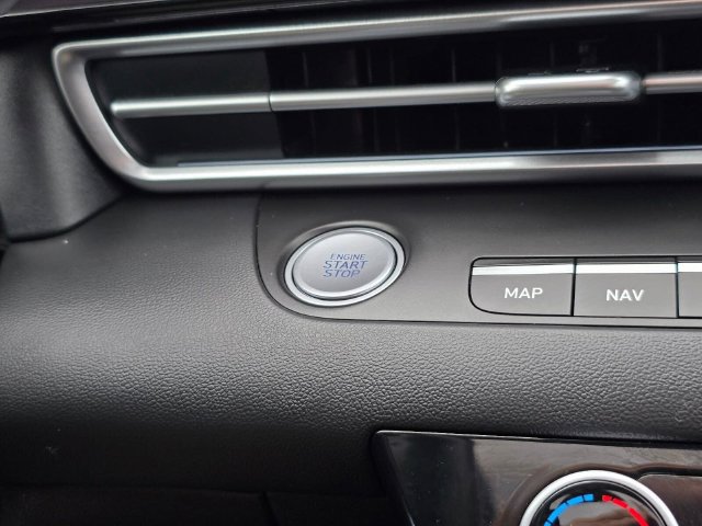 Used 2025 Hyundai Elantra SEL FWD image 28