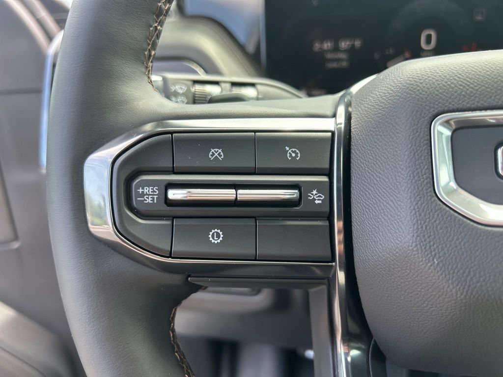 Used 2025 GMC Yukon AT4 w/ AT4 Premium Plus Package AWD/4WD image 28