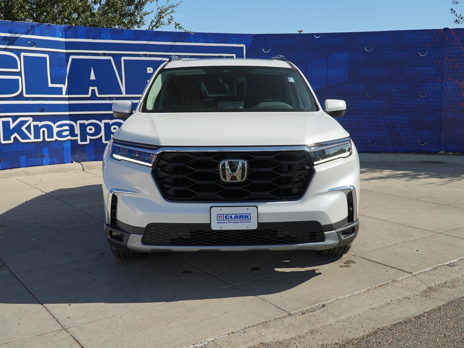 New 2025 Honda Pilot Touring image 2