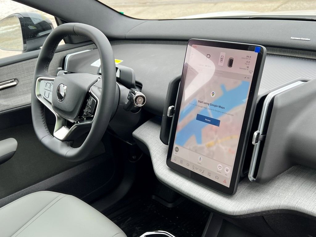 New 2026 Volvo EX30 Plus w/ Climate Package image 7