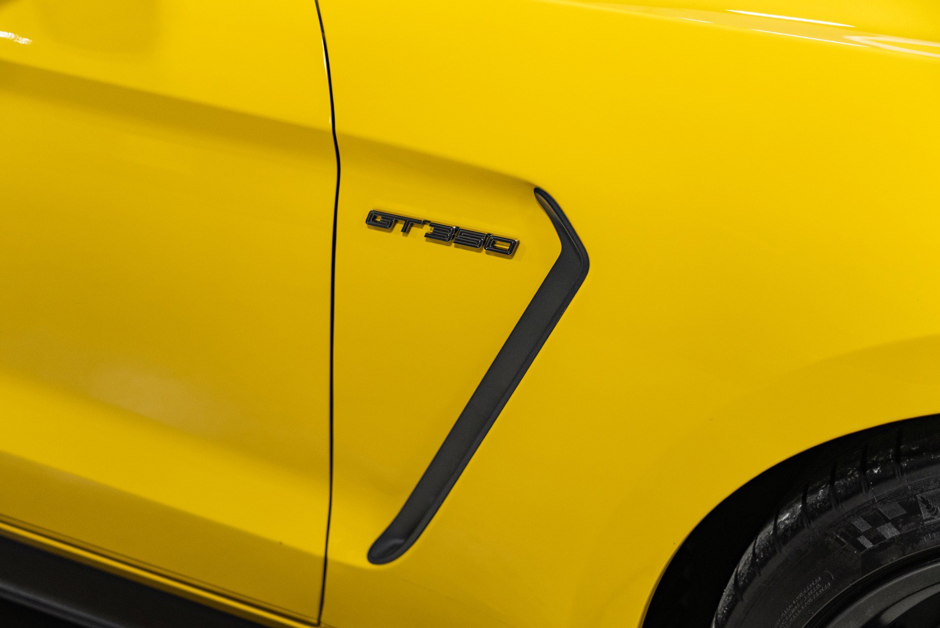 Used 2016 Ford Mustang Shelby GT350 w/ Track Package image 33