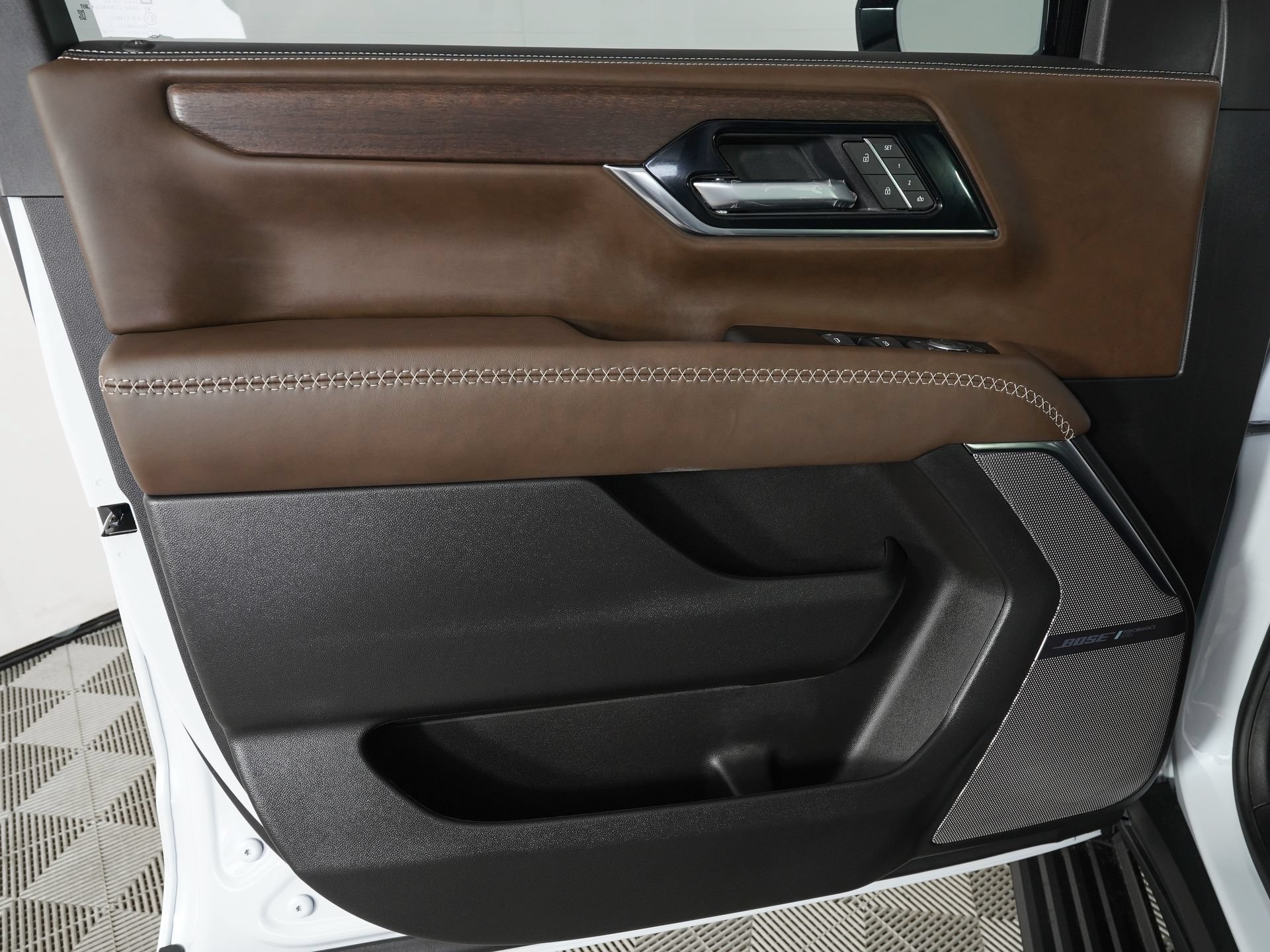 Used 2026 GMC Yukon Denali Ultimate AWD/4WD image 18