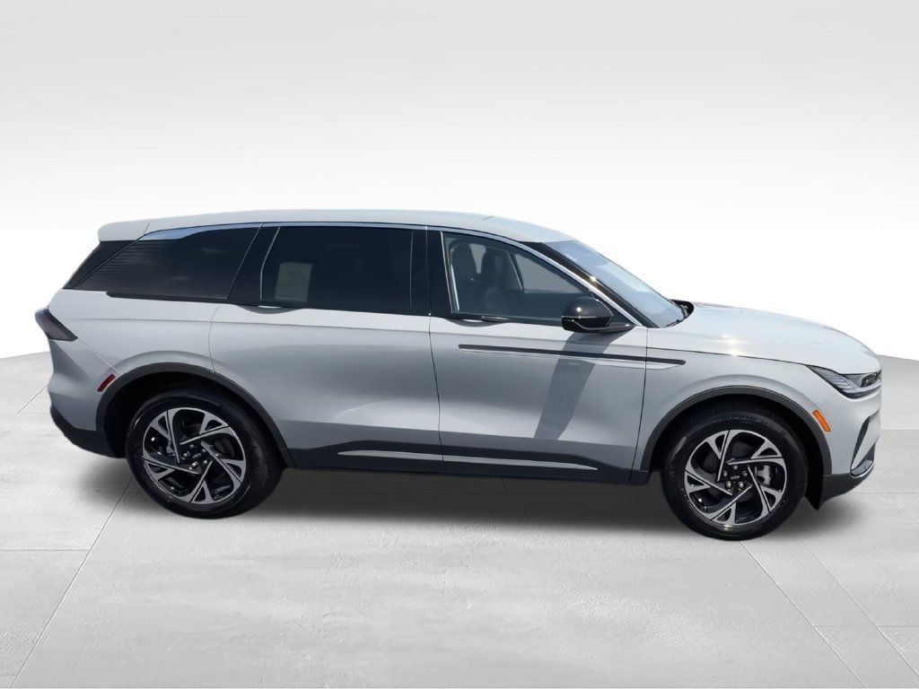 New 2026 Lincoln Nautilus Premier AWD/4WD image 2