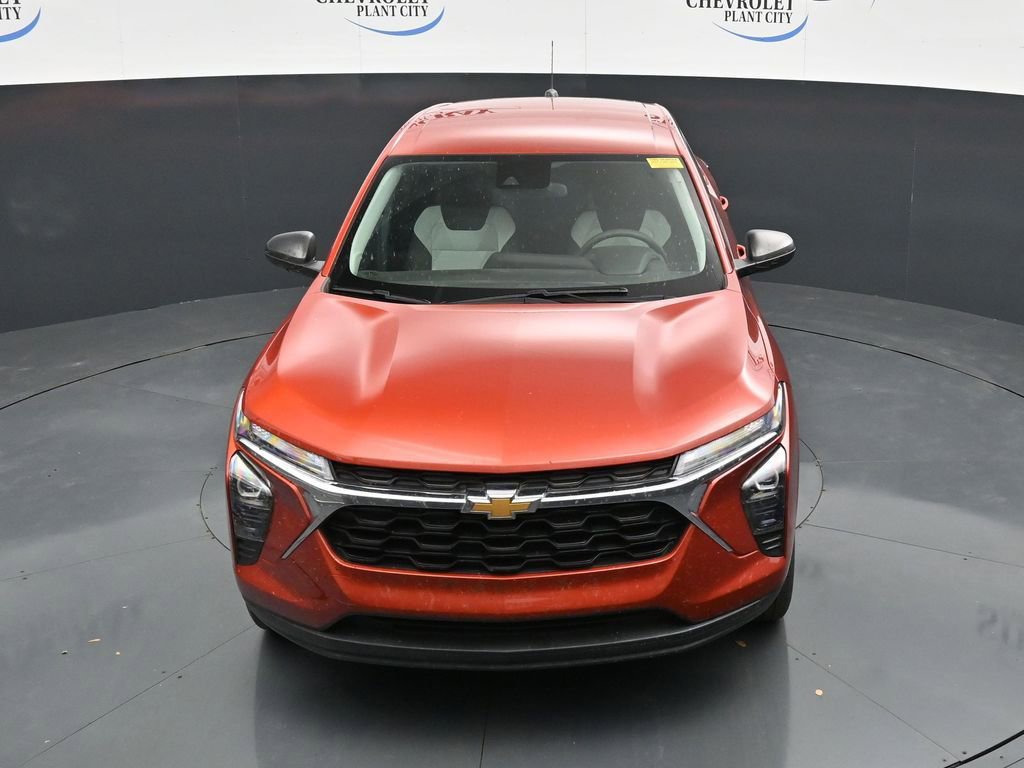 Used 2024 Chevrolet Trax LS w/ Driver Confidence Package FWD image 19