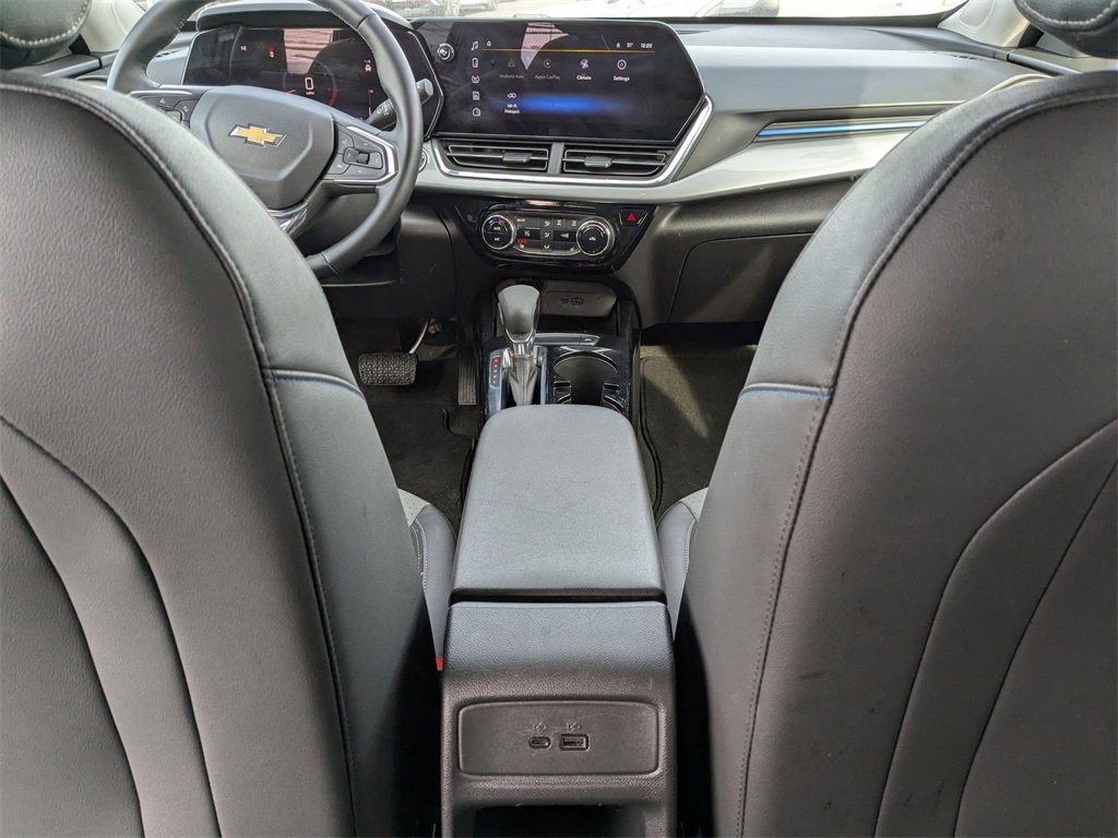 Used 2025 Chevrolet Trax LT w/ LT Convenience Package image 29