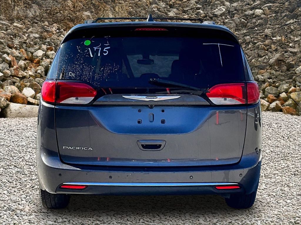 Used 2017 Chrysler Pacifica Touring-L image 4