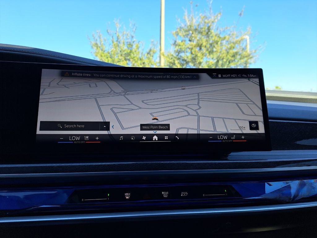 Used 2024 BMW 750e xDrive image 28