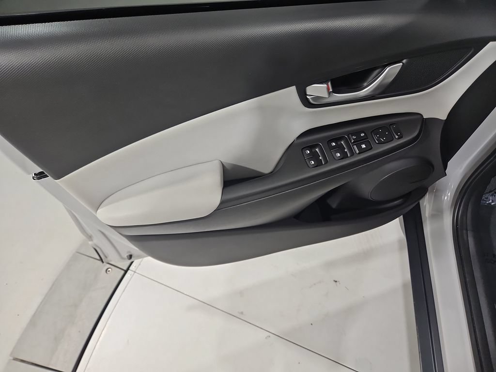 Used 2023 Hyundai Kona Limited w/ Cargo Package FWD image 11
