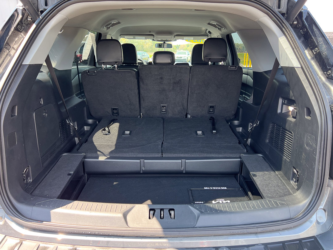 Used 2023 Ford Explorer XLT w/ Equipment Group 202A RWD image 5