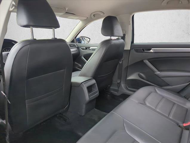 Used 2018 Volkswagen Passat 2.0T R-Line image 18