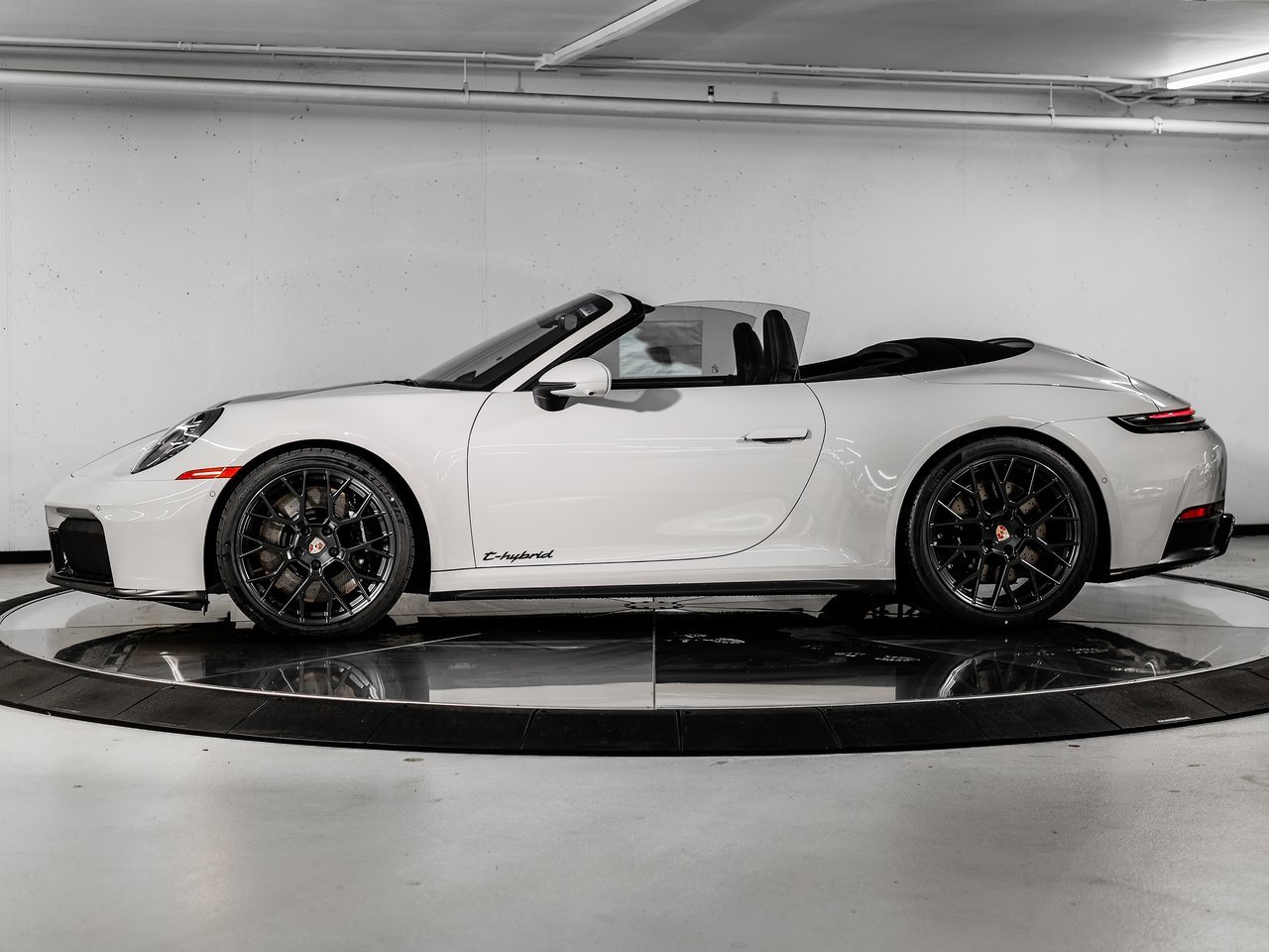 New 2026 Porsche 911 Carrera GTS image 2