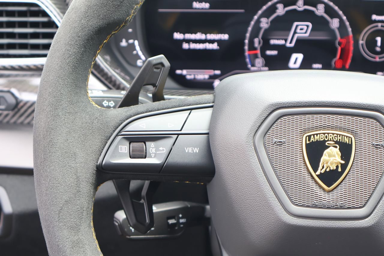 Used 2024 Lamborghini Urus Performante AWD/4WD image 25