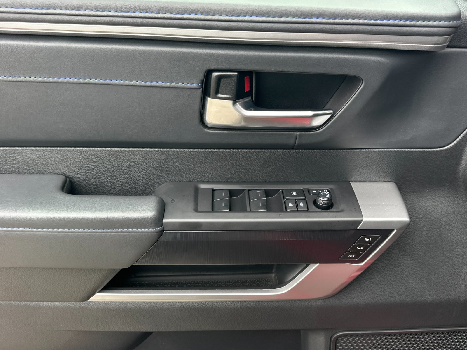 Used 2024 Toyota Sequoia Platinum AWD/4WD image 11