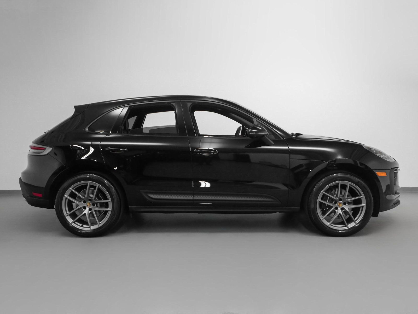 Certified 2025 Porsche Macan image 11