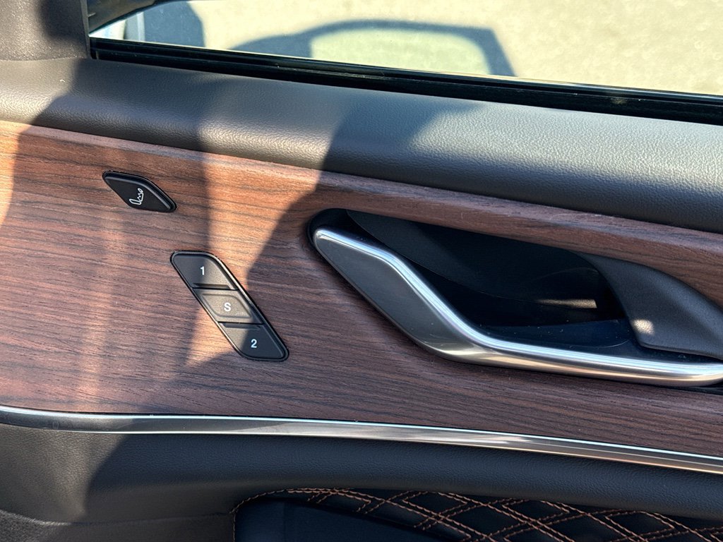 Used 2025 Jeep Grand Cherokee Summit image 34