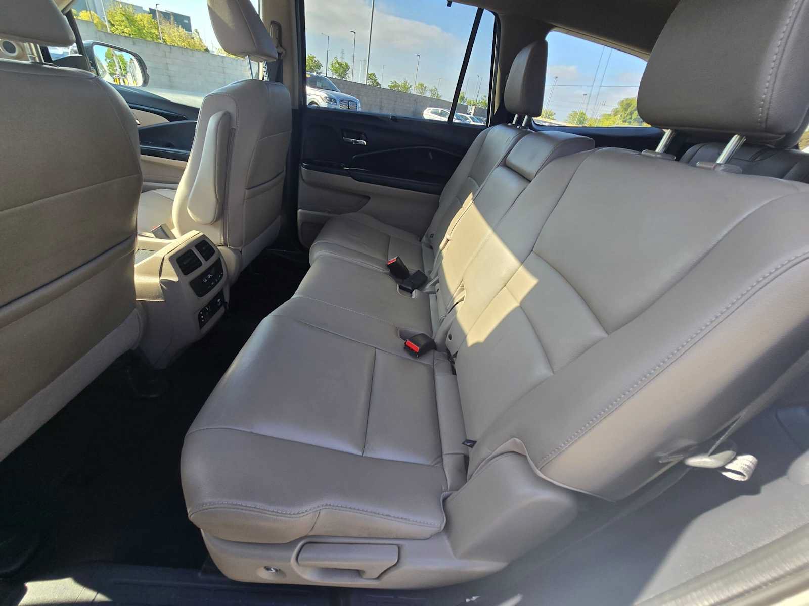 Used 2018 Honda Pilot Touring image 18
