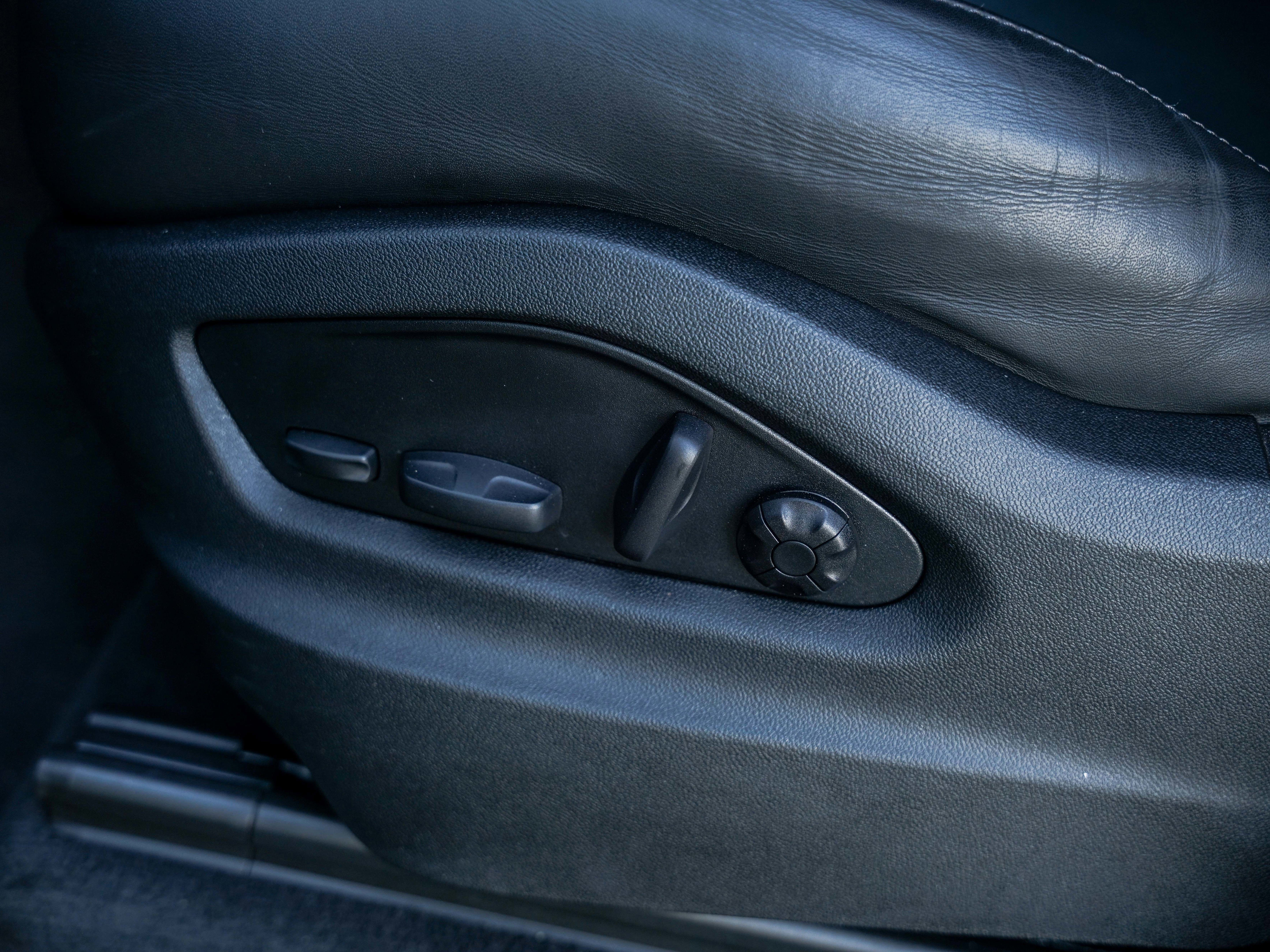 Certified 2025 Porsche Cayenne S image 17