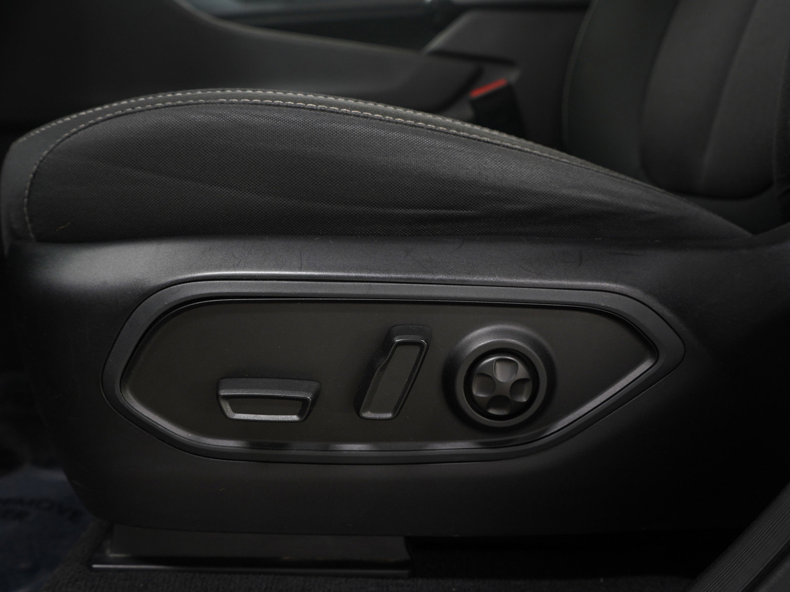 Used 2023 Jeep Grand Cherokee L Laredo image 25