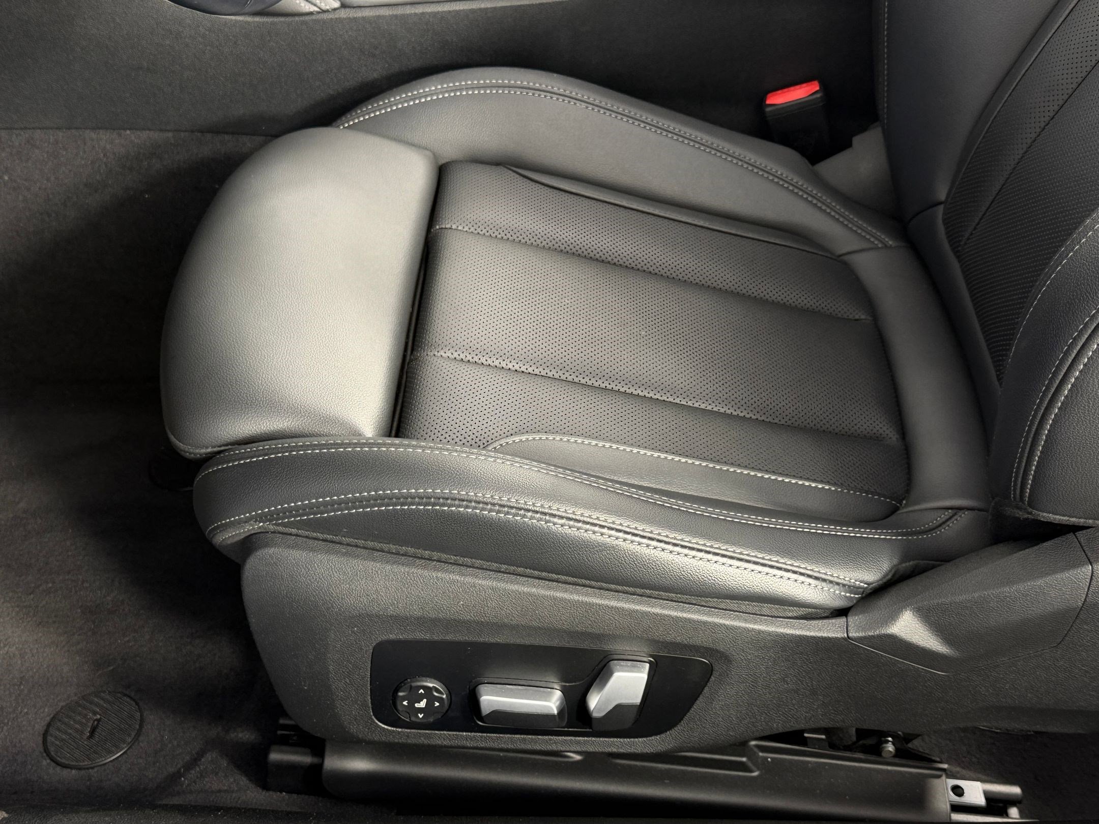 Certified 2024 BMW 430i Convertible w/ M Sport Package image 13