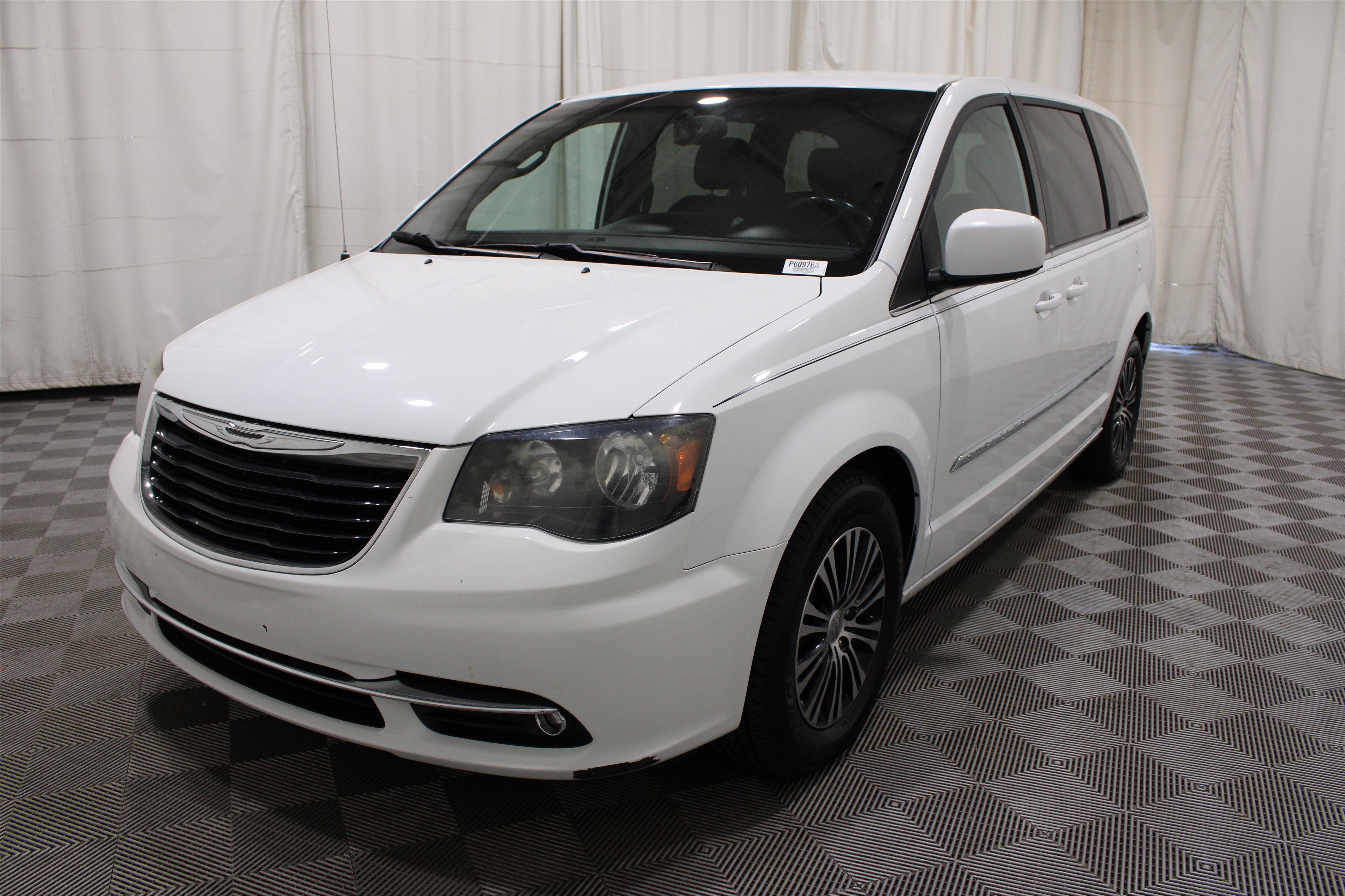 Used 2014 Chrysler Town & Country S FWD image 32