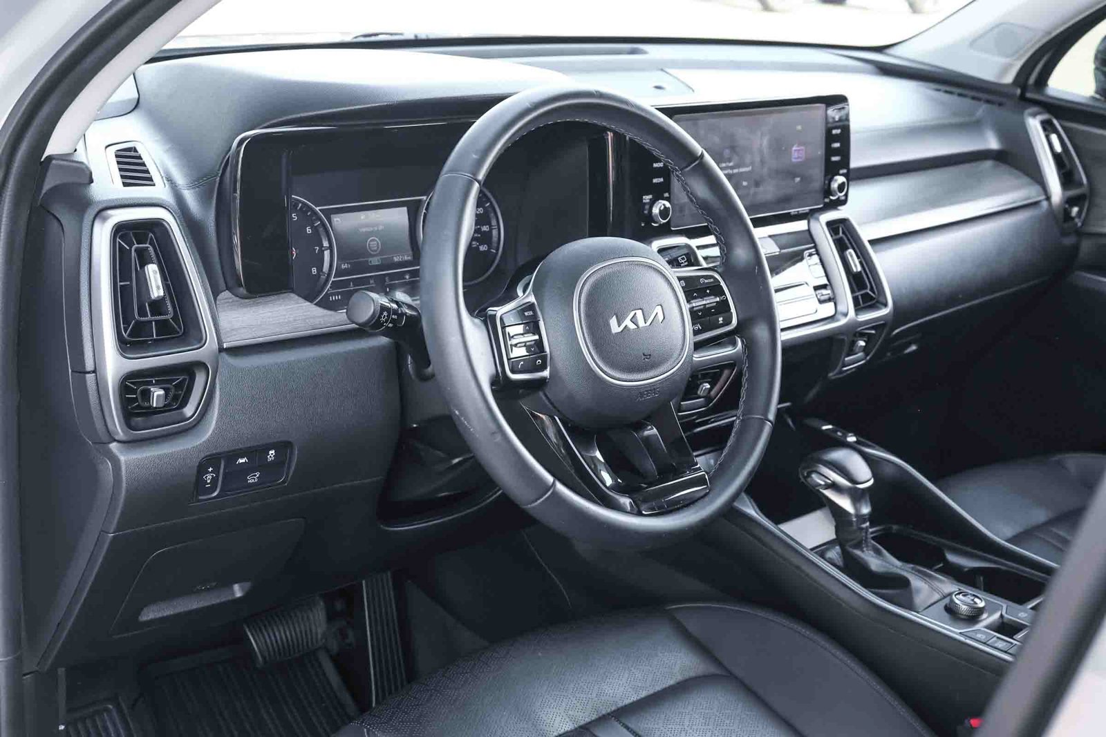 Used 2022 Kia Sorento EX w/ Panoramic Sunroof Package FWD image 14