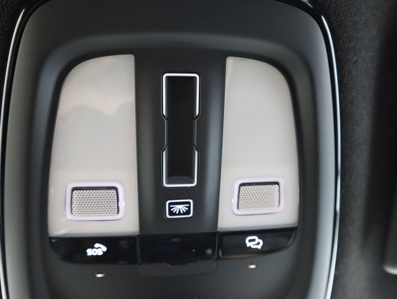 Used 2023 Volvo XC40 Recharge Plus image 24