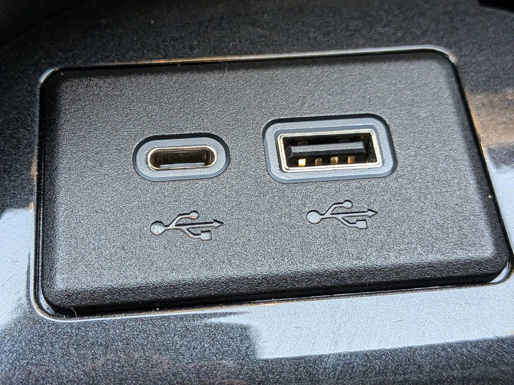 Used 2022 Cadillac Escalade ESV Sport Platinum w/ Heavy-Duty Trailer Package image 29