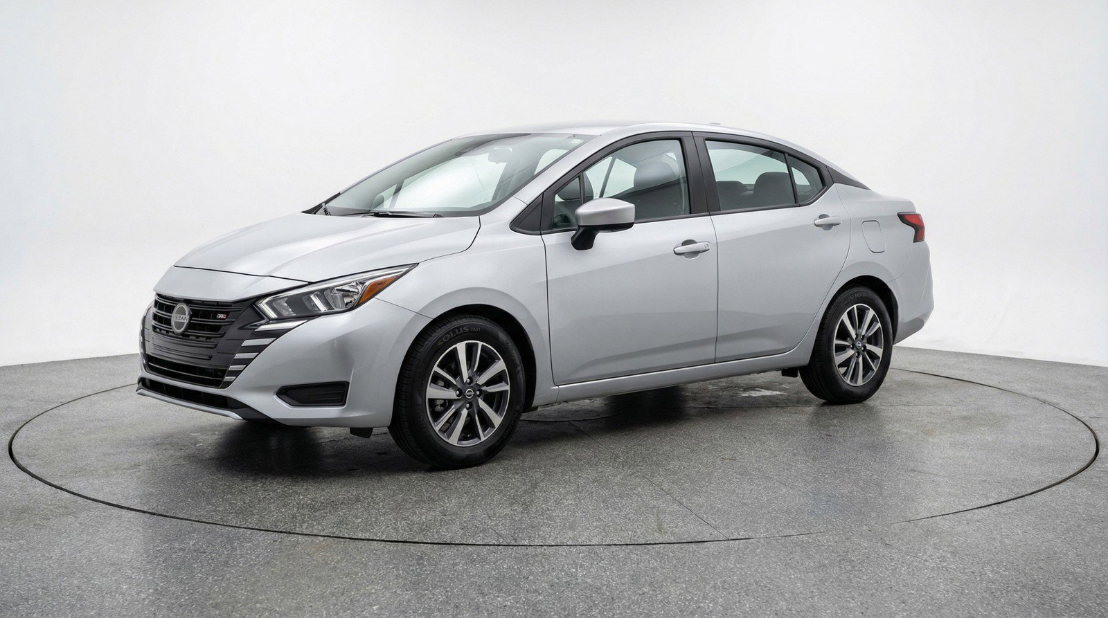 Used 2025 Nissan Versa SV image 3