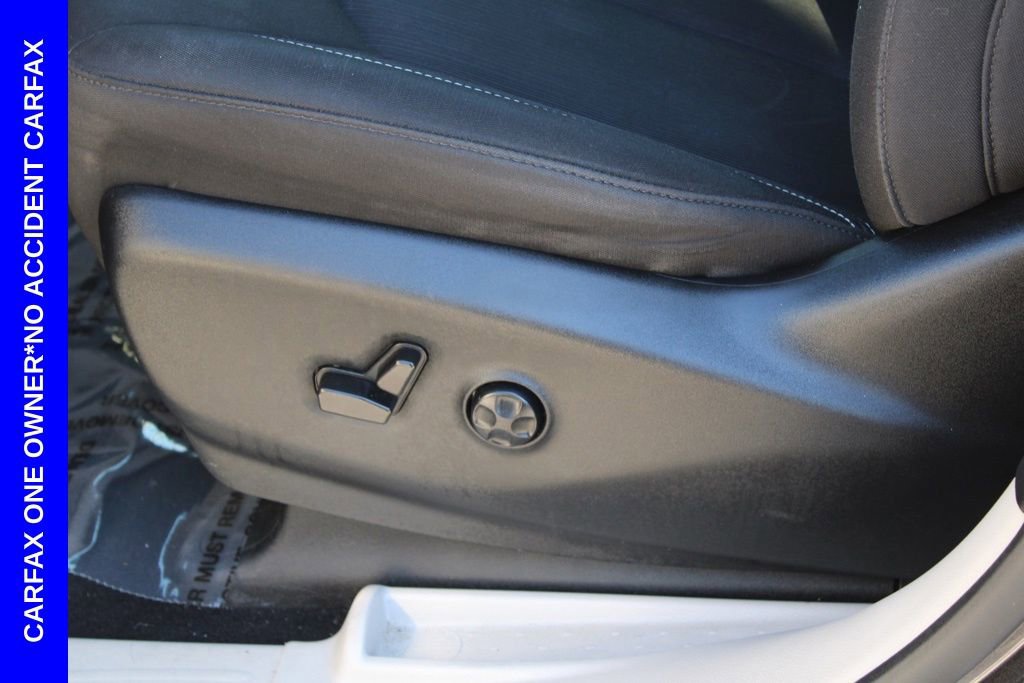 Used 2023 Chrysler Voyager LX image 17