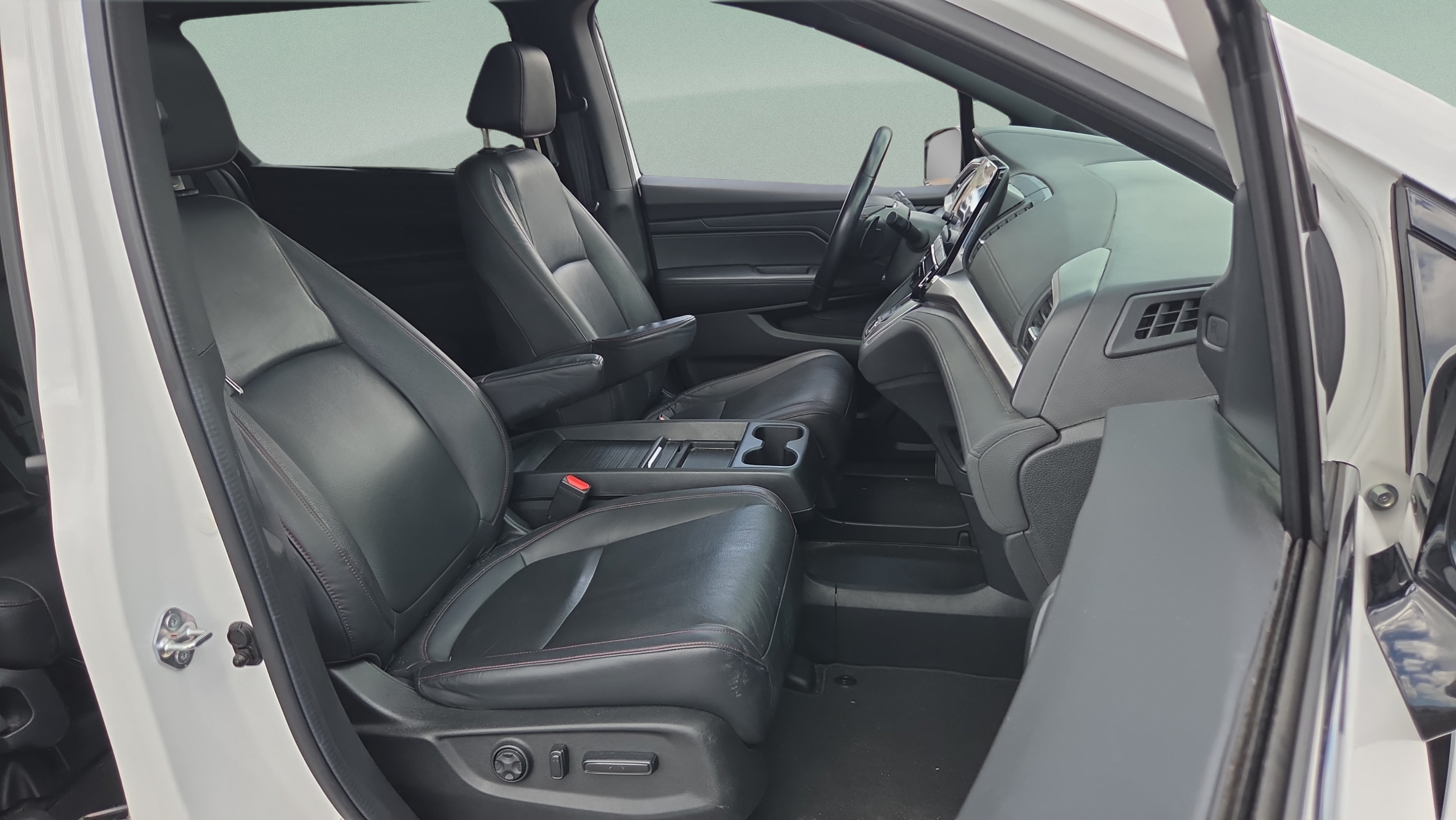 Certified 2024 Honda Odyssey Sport image 18