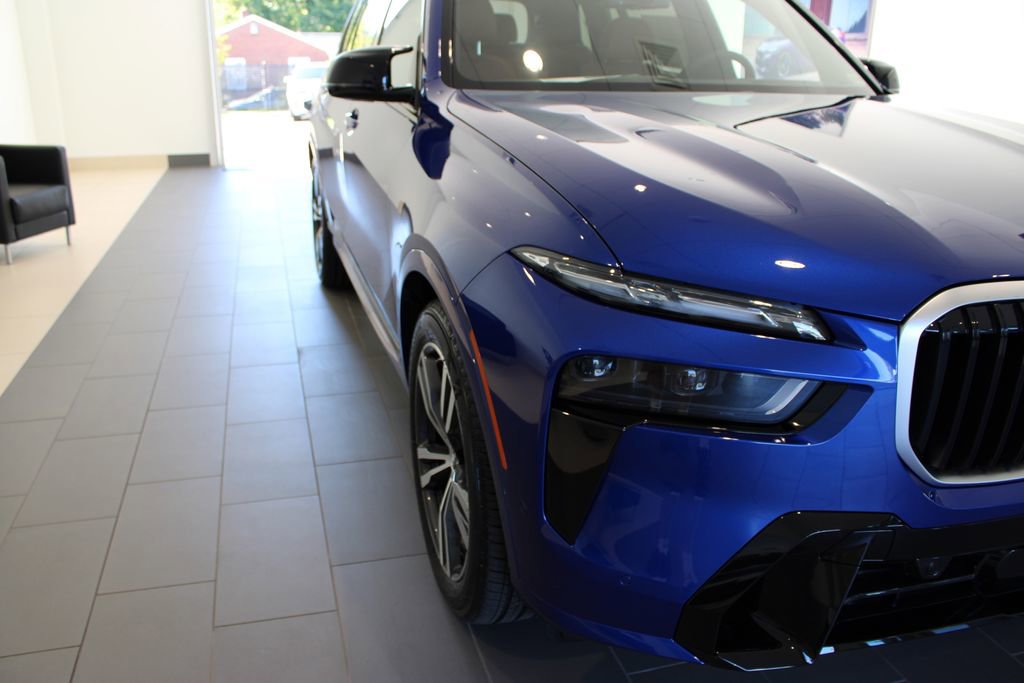 Used 2025 BMW X7 M60i AWD/4WD image 41