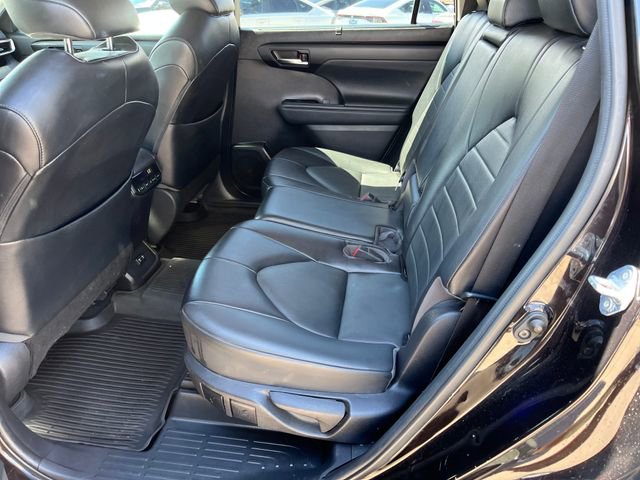 Used 2021 Toyota Highlander XLE FWD image 15